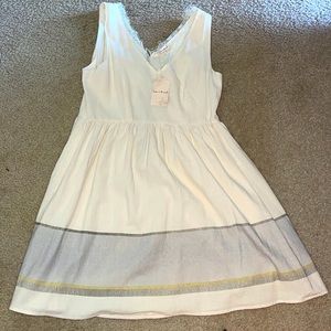Hem & thread dress size medium never worn.